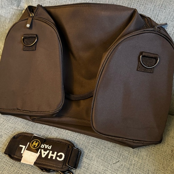 CHANEL Duffle - Picture 5 of 9